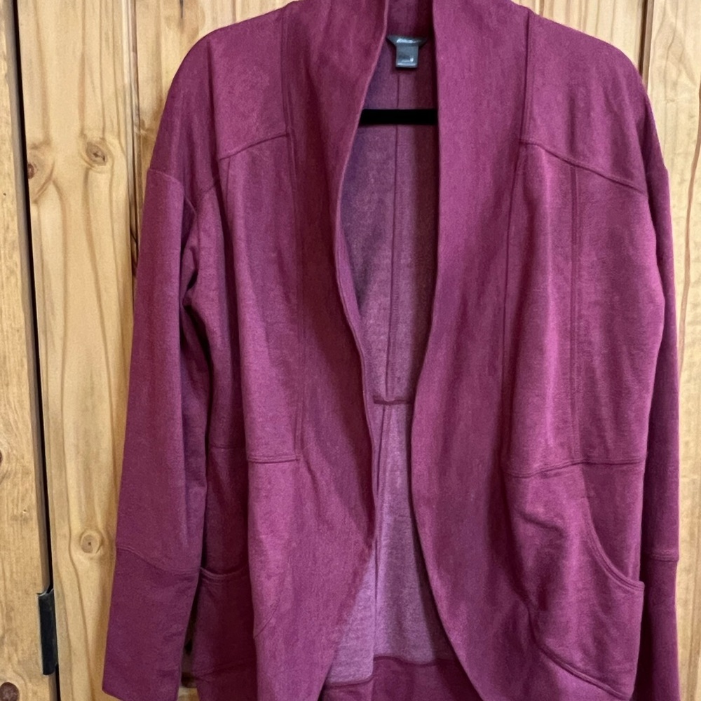 Eddie Bauer Women's Cardigan in Burgundy - Picture 6 of 6